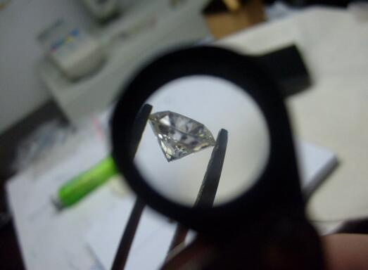 合成碳硅石是钻石吗?一克拉价格